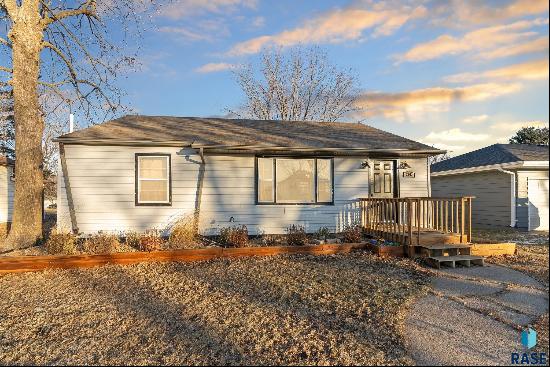 205 S Jefferson St, Humboldt SD 57035