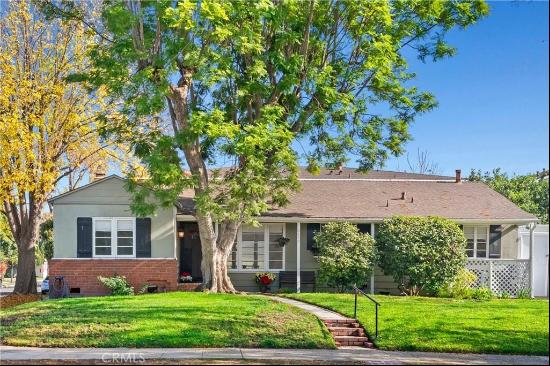 4454 Bakman Avenue, North Hollywood CA 91602