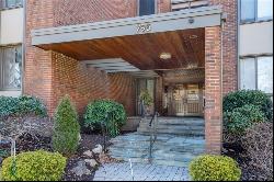 795 Prospect Avenue #B-5, West Hartford CT 06105