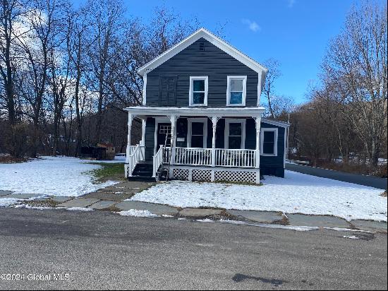 25 St Lukes Place, Cambridge NY 12816