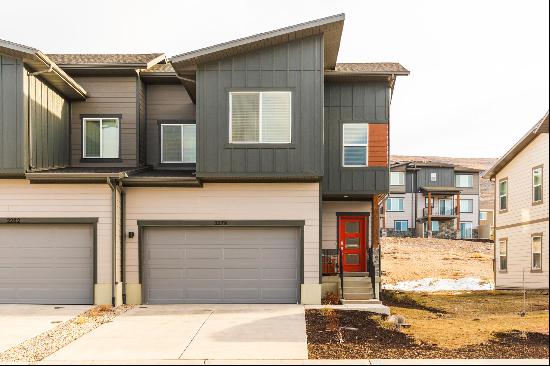 Upgraded End-Unit Townhome in Jordanelle Ridge – Move-In Ready