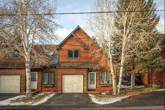 Stunning End-Unit Townhome