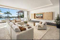 Front line Golf villa in Marbella