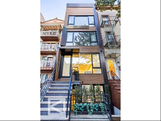 Welcome to 146 Newel Street, an architecturally striking and meticulously crafted townh