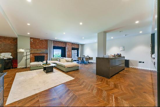 A unique and modern three bedroom apartment to rent in Switch House West, London SW11.