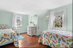 17 Miles Street, Harwich, MA 02646