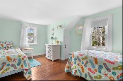 17 Miles Street, Harwich, MA 02646