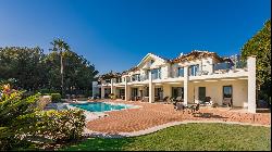 Villa with sea views located in Marbella's Golden Mile.