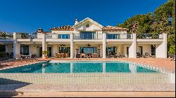 Villa with sea views located in Marbella's Golden Mile.