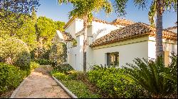 Villa with sea views located in Marbella's Golden Mile.