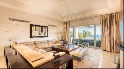 Villa with sea views located in Marbella's Golden Mile.