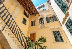 Exclusive apartments in a stately building in the heart of Palma.