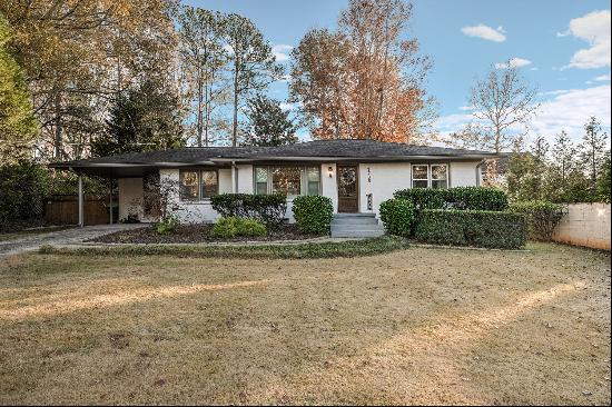 Stunning Mid-Century Brick Ranch Near Downtown Smyrna