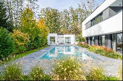 Design icon: top-class detached house with pool in prime location