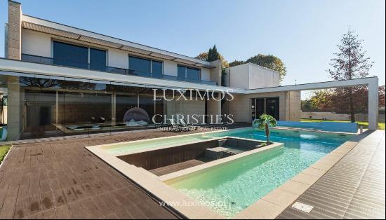 Luxury villa with pool and garden, for sale, in Valongo, Porto, Portugal