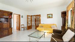 Spacious villa, with sea view, Quarteira, Algarve