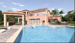 4 bedroom villa with pool, for sale in Portimão, Algarve