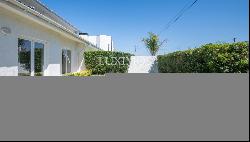 Sale: 3-bedroom villa with pool, on the 2nd line of the sea, in Miramar, V. N. Gaia, Port