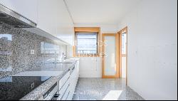 Penthouse duplex T4+1 with balcony, for sale, Matosinhos Sul, Portugal