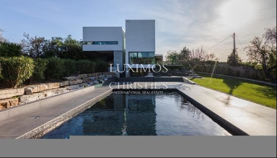 Contemporary 4-bedroom villa with sea views for sale in Estói, Algarve