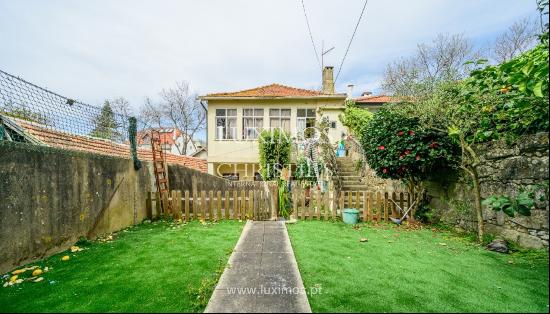 House with garden and garage, for sale, in Foz, Porto, Portugal