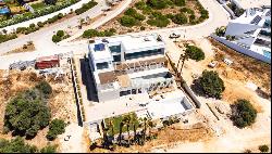 4-Bedroom Modern Villa, with 2 pools and sea view, in Porto de Mós, Lagos, Algarve