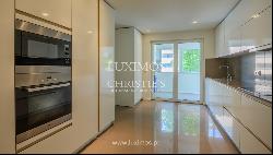 Luxury 4 bedroom apartment with balcony, for sale, in Porto, Portugal