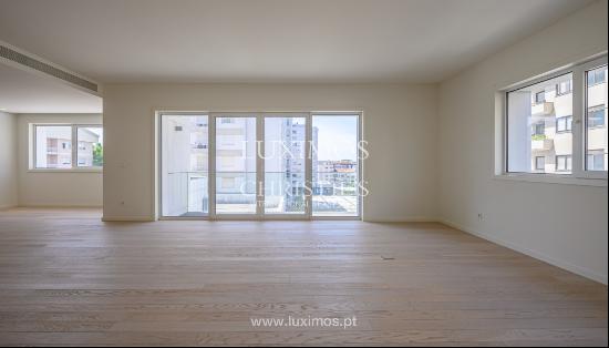 Luxury 3 bedroom apartment with balcony, for sale, in Porto, Portugal