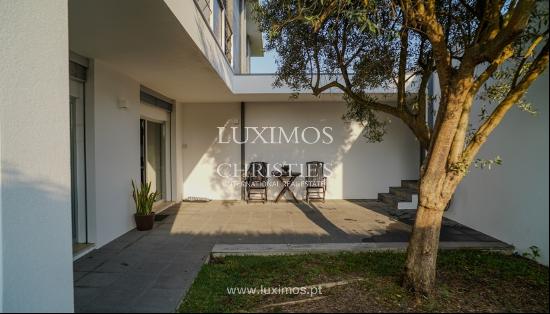 Three+1 bedroom villa with garden and terrace, for sale in Ovar, Portugal