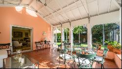 Elegant 5+2 bedroom villa next to Serralves, for sale, in Porto, Portugal