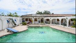 Six bedroom villa with pool and garden, for sale in Maia, Portugal