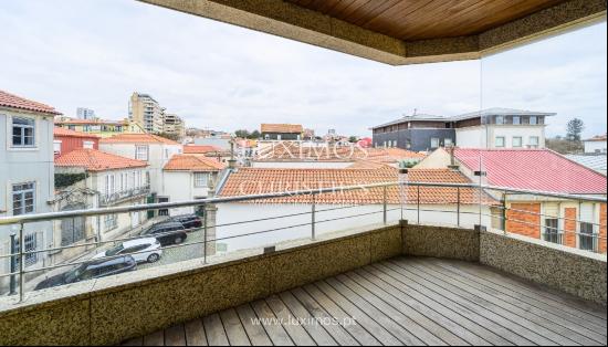 Three bedroom flatt with balcony for sale in Foz, Porto, Portugal