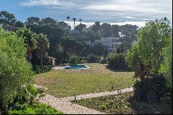 Apartment in a private condominium in Estoril.