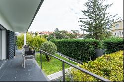 5+1 Bedroom Villa in Estoril, with Privacy and Comfort