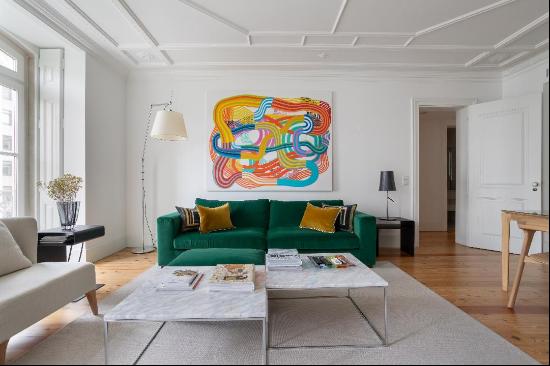 Sophisticated and Exclusive T2 Apartment at an Iconic Corner of Lisbon