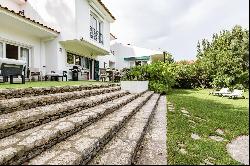 Villa with garden, pool and terraces, near Arrábida