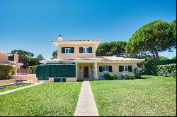 T4+1 Villa with Golf Views in the Prestigious Quinta da Marinha