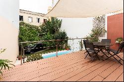 Open space house with building and land, in the center of Lisbon