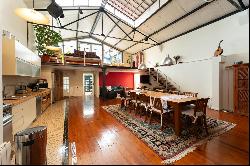 Open space house with building and land, in the center of Lisbon