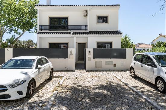 Detached 3+4 bedroom villa, with garden, in São Pedro do Estoril