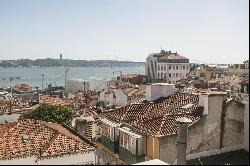 2 bedroom apartment in Coração do Chiado, with River view and terrace