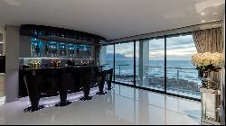 A spectacular lifestyle experience in an incredible Cape Town penthouse