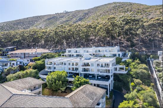 Luxury top-floor residence with endless views of the Atlantic