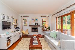 A TIMELESS, WELL-MAINTAINED RESIDENCE ON LUSH, EXPANSIVE GROUNDS IN RONDEBOSCH