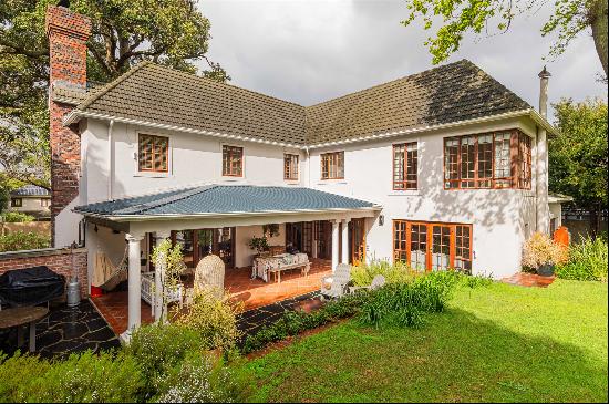 A TIMELESS, WELL-MAINTAINED RESIDENCE ON LUSH, EXPANSIVE GROUNDS IN RONDEBOSCH