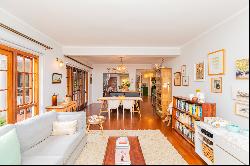 A TIMELESS, WELL-MAINTAINED RESIDENCE ON LUSH, EXPANSIVE GROUNDS IN RONDEBOSCH