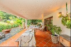 A TIMELESS, WELL-MAINTAINED RESIDENCE ON LUSH, EXPANSIVE GROUNDS IN RONDEBOSCH