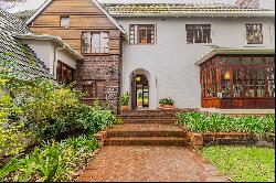 A TIMELESS, WELL-MAINTAINED RESIDENCE ON LUSH, EXPANSIVE GROUNDS IN RONDEBOSCH