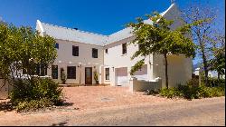 SPACIOUS DE ZALZE GOLF ESTATE HOME WITH FLATLET, CLOSE TO THE CLUB HOUSE