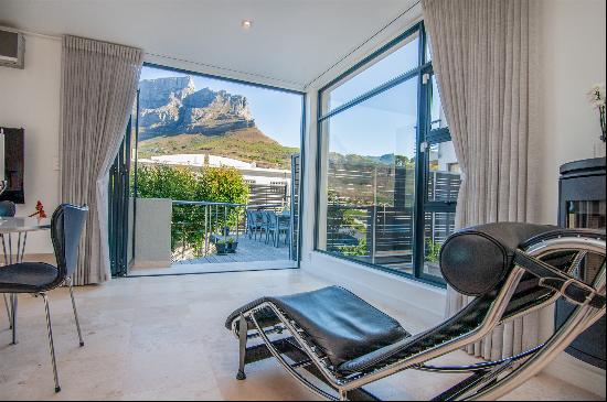 HIGGOVALE OASIS WITH EXQUISITE VIEWS OF TABLE MOUNTAIN